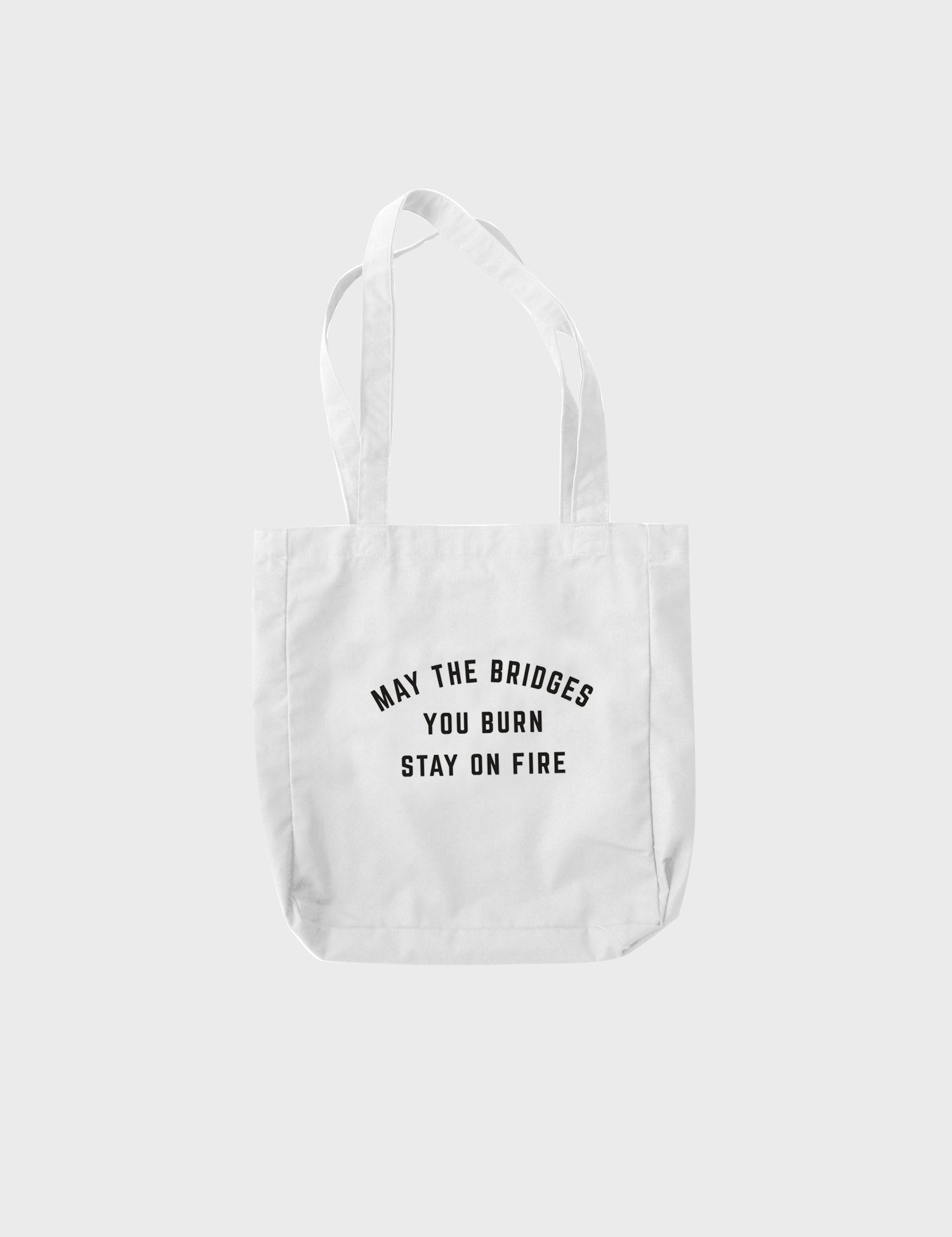 files/tth_2022_bags-tote-white-bridges_0f85aad8-44a0-4cd6-9c77-455941c3ec8e.jpg