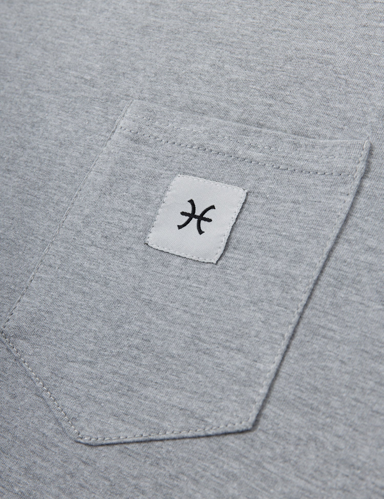 products/tth_2021_lstee-grey-pocket_emblem_03_495d03d7-0ced-4e38-8fb2-f464aa5c15c4.jpg